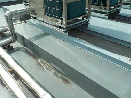 空調機器の取替。
