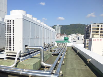 機器下のH鋼が変形。